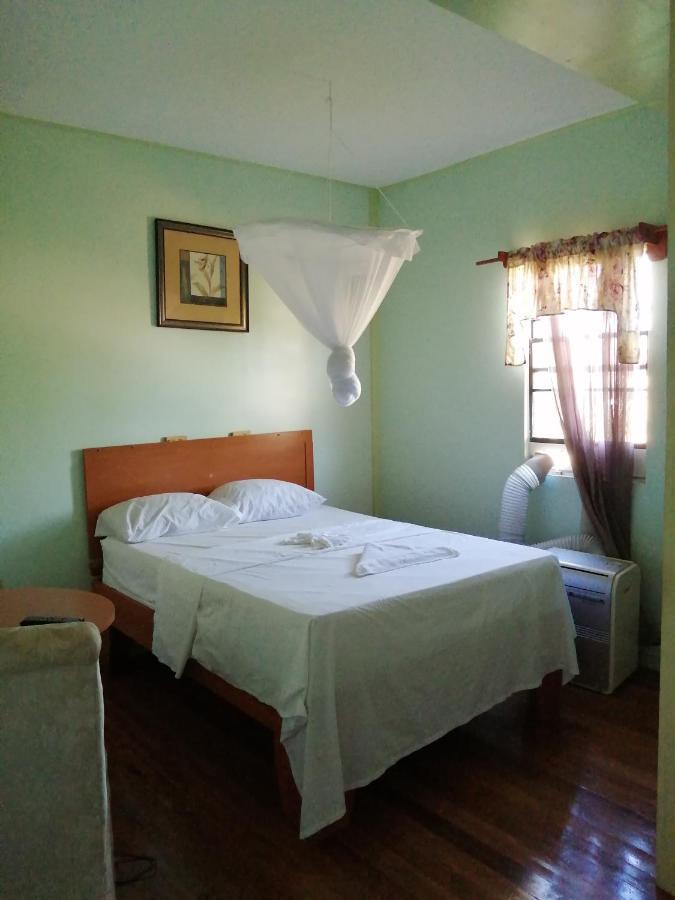 Ms. Holder'S Comfort Villa Georgetown Esterno foto