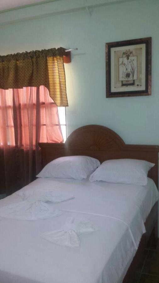 Ms. Holder'S Comfort Villa Georgetown Esterno foto