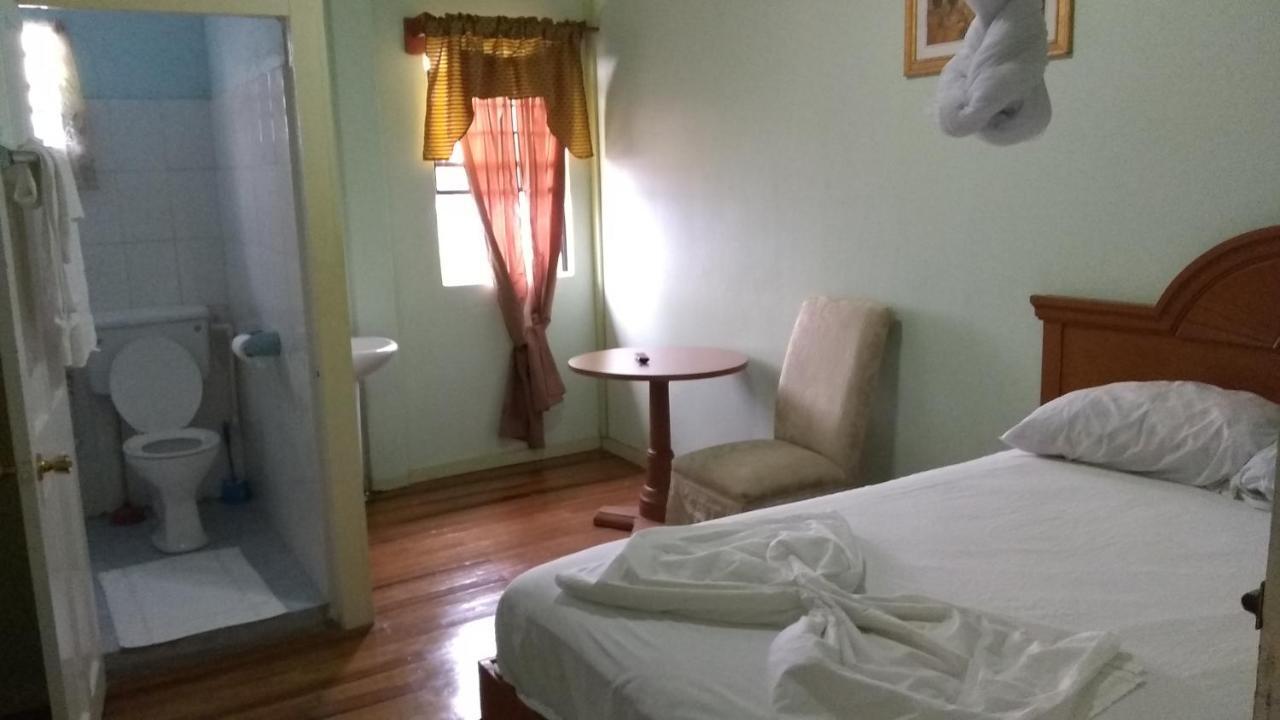 Ms. Holder'S Comfort Villa Georgetown Esterno foto