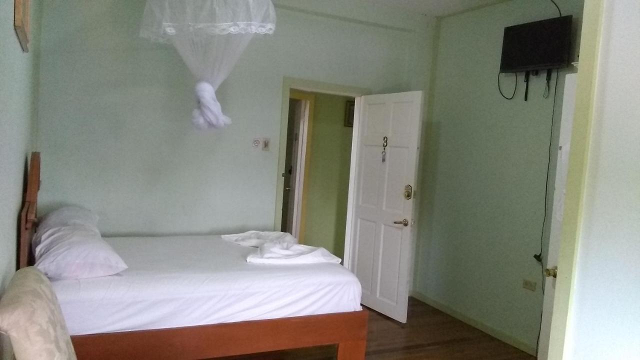 Ms. Holder'S Comfort Villa Georgetown Esterno foto