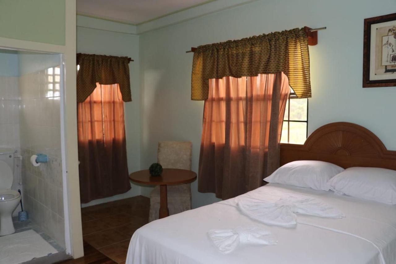 Ms. Holder'S Comfort Villa Georgetown Esterno foto