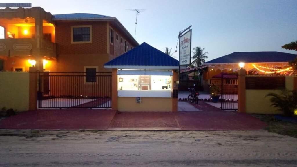 Ms. Holder'S Comfort Villa Georgetown Esterno foto